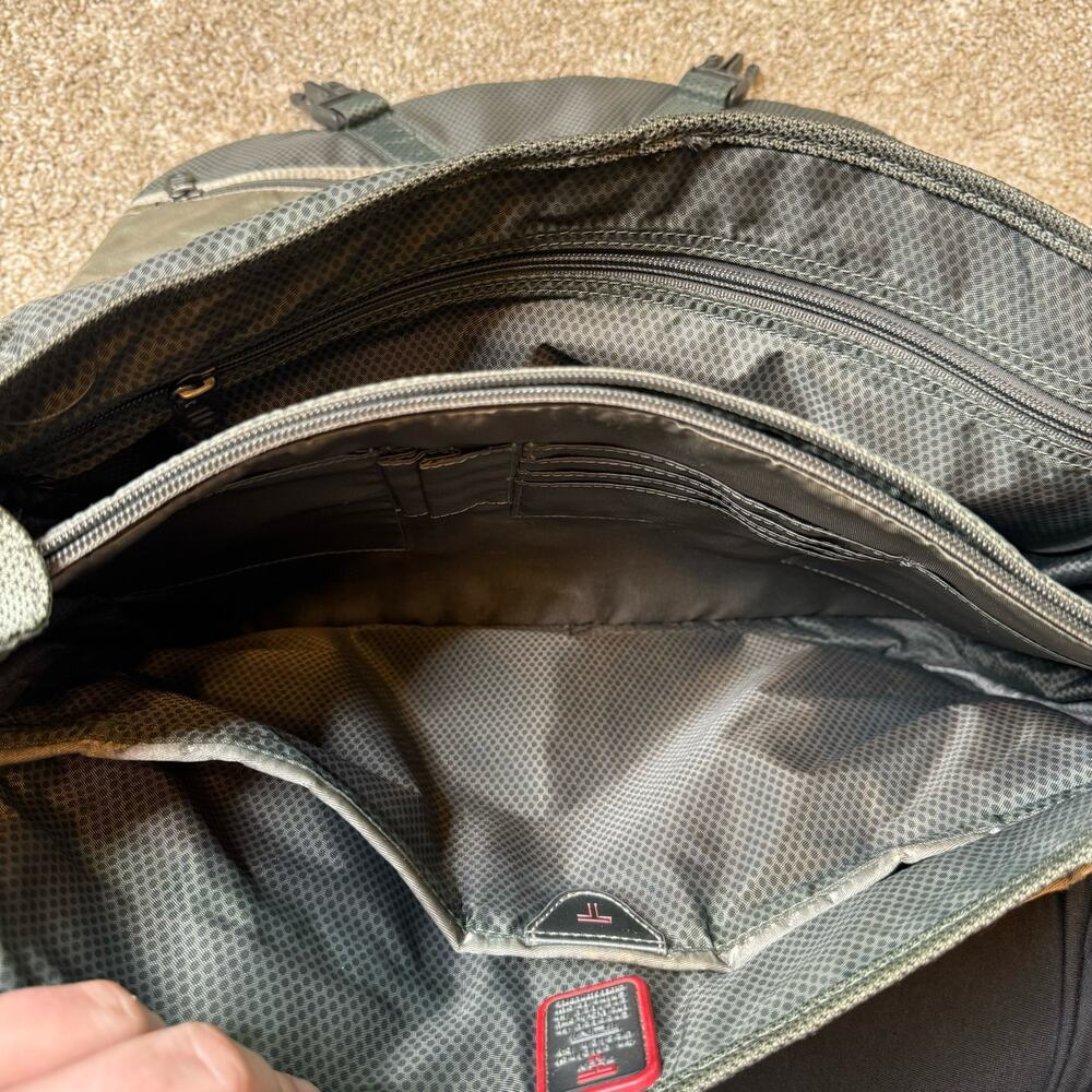 Tumi T-Tech 5508GRH Expandable Briefcase Messenger Laptop Bag - Picture 10 of 12